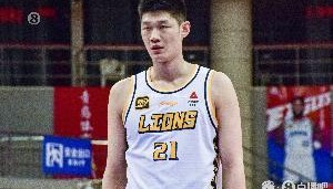 足球投注-状态出色！胡金秋上半场5中5 得到12分5篮板1助攻