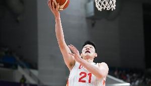 足球投注-太稳了！胡金秋8中7高效拿下14分6篮板1抢断