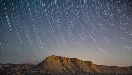 默契十足!梅西全程背对球门,随后脚后跟做球助攻苏亚雷斯